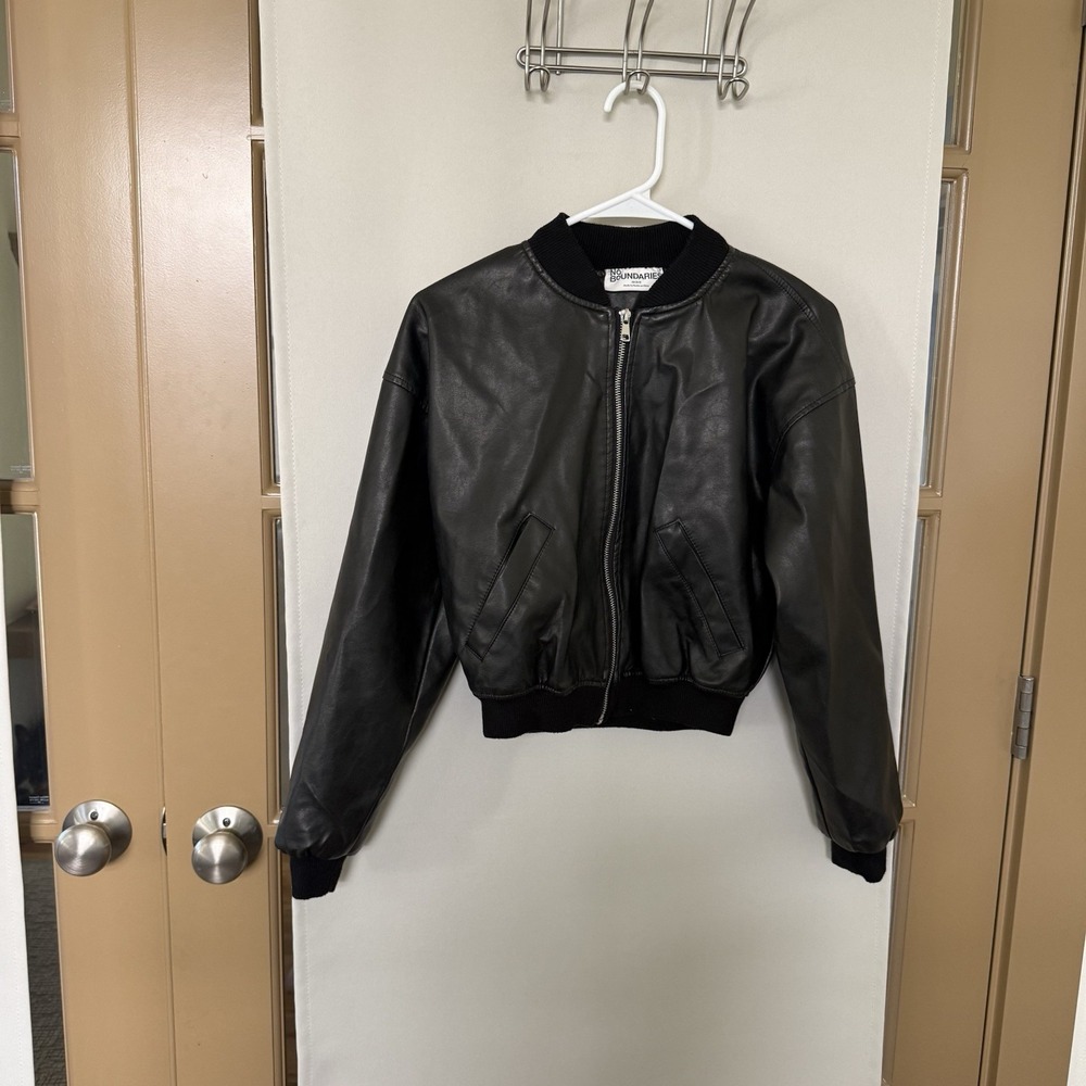 No Boundaries Womens Juniors XS Black Faux Leather Zip Up Bomber Jacket Pockets